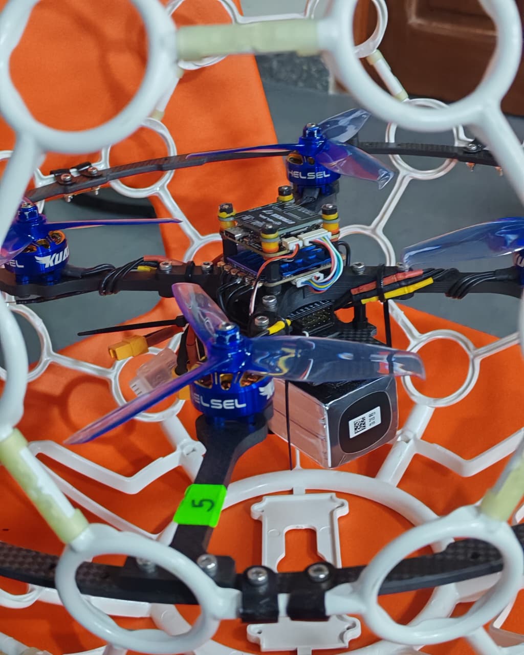 Detalle de dron FPV